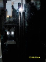 BLACK SAMSUNG SIDE X SIDE REFRIDGERATOR W/ ICE/WATER DISPENSER